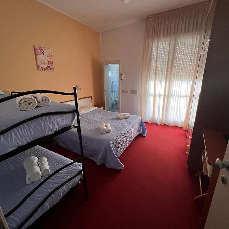 Villa Silvie Rose Cesenatico Eksteriør billede