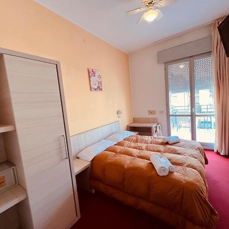 Villa Silvie Rose Cesenatico Eksteriør billede
