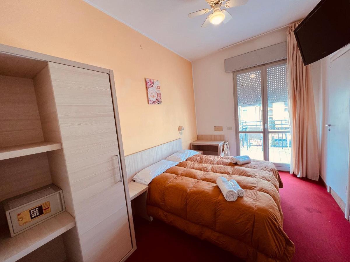 Villa Silvie Rose Cesenatico Eksteriør billede