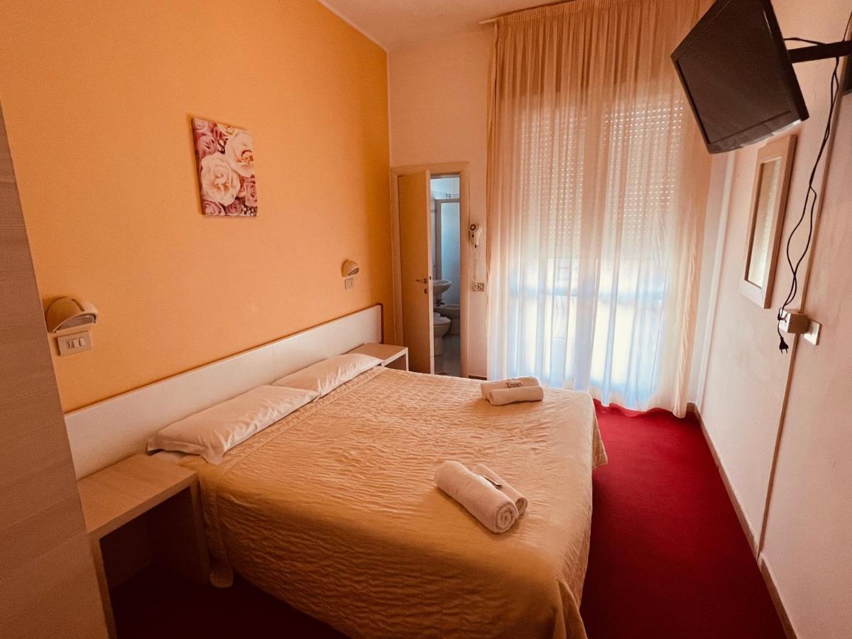 Villa Silvie Rose Cesenatico Eksteriør billede