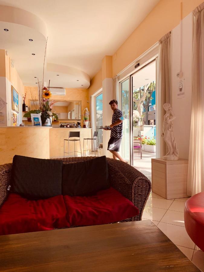 Villa Silvie Rose Cesenatico Eksteriør billede