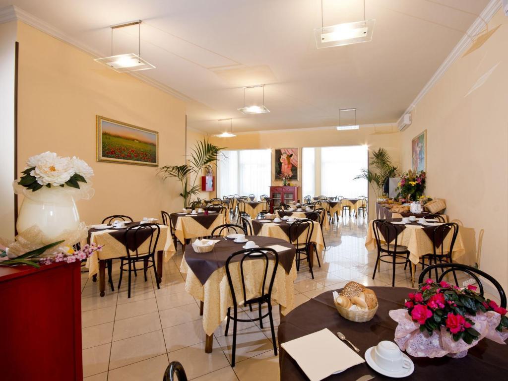 Villa Silvie Rose Cesenatico Eksteriør billede