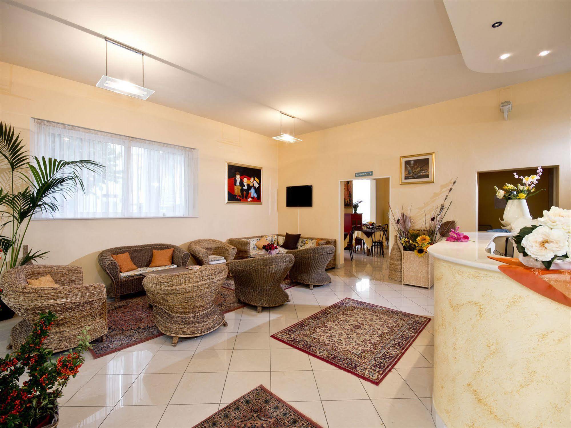 Villa Silvie Rose Cesenatico Eksteriør billede
