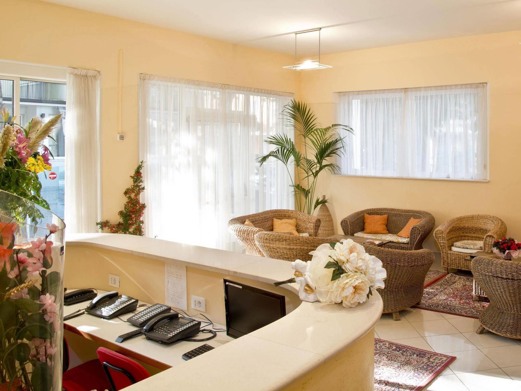 Villa Silvie Rose Cesenatico Eksteriør billede