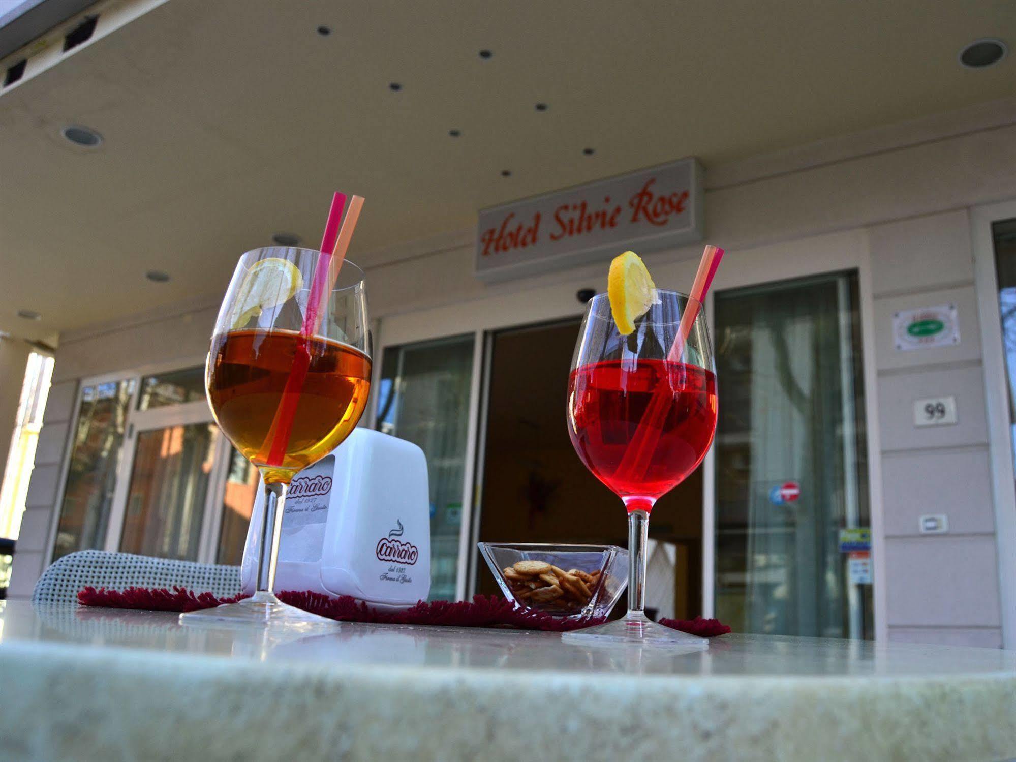 Villa Silvie Rose Cesenatico Eksteriør billede