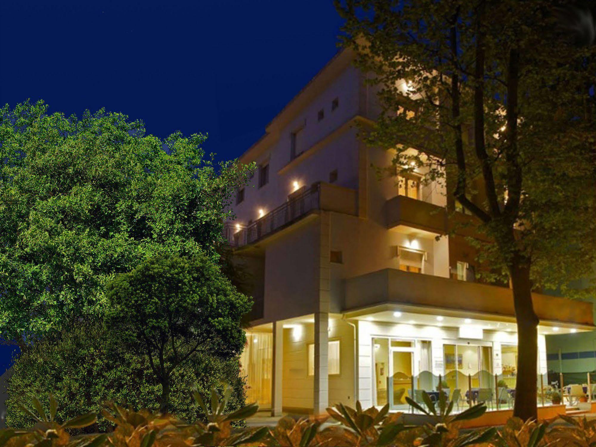 Villa Silvie Rose Cesenatico Eksteriør billede