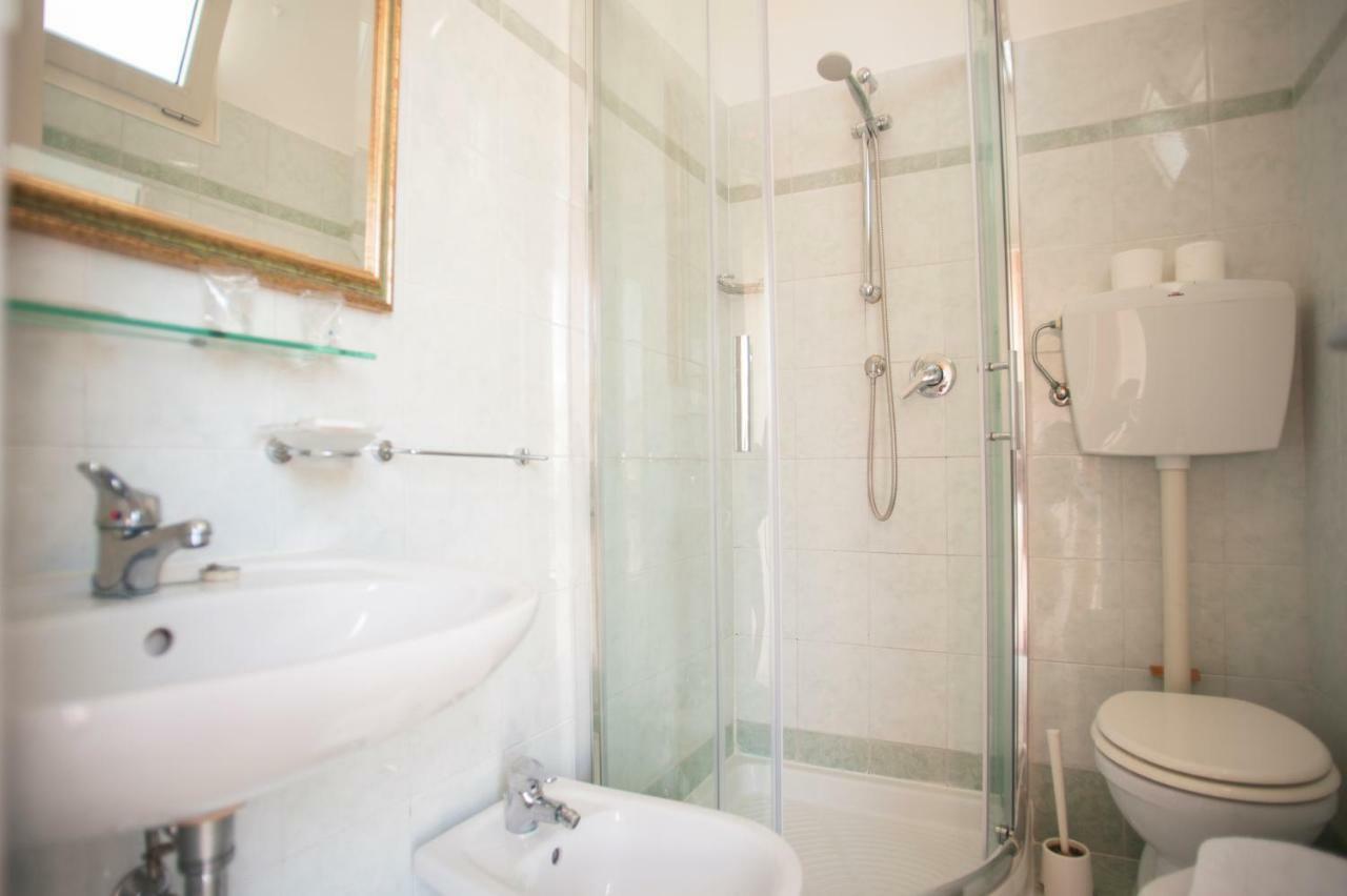 Villa Silvie Rose Cesenatico Eksteriør billede