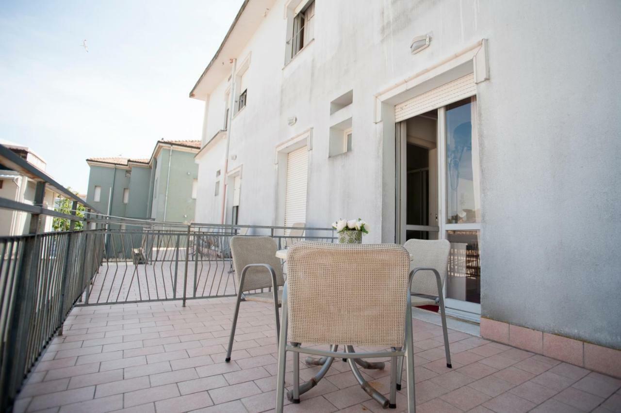 Villa Silvie Rose Cesenatico Eksteriør billede