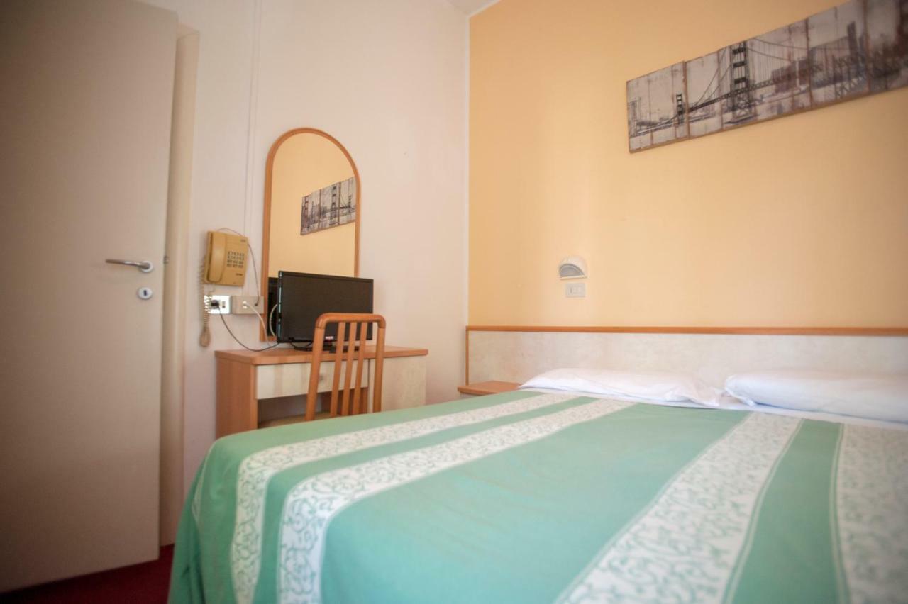 Villa Silvie Rose Cesenatico Eksteriør billede