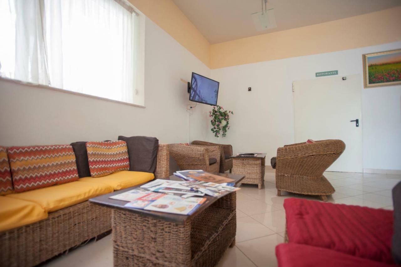 Villa Silvie Rose Cesenatico Eksteriør billede