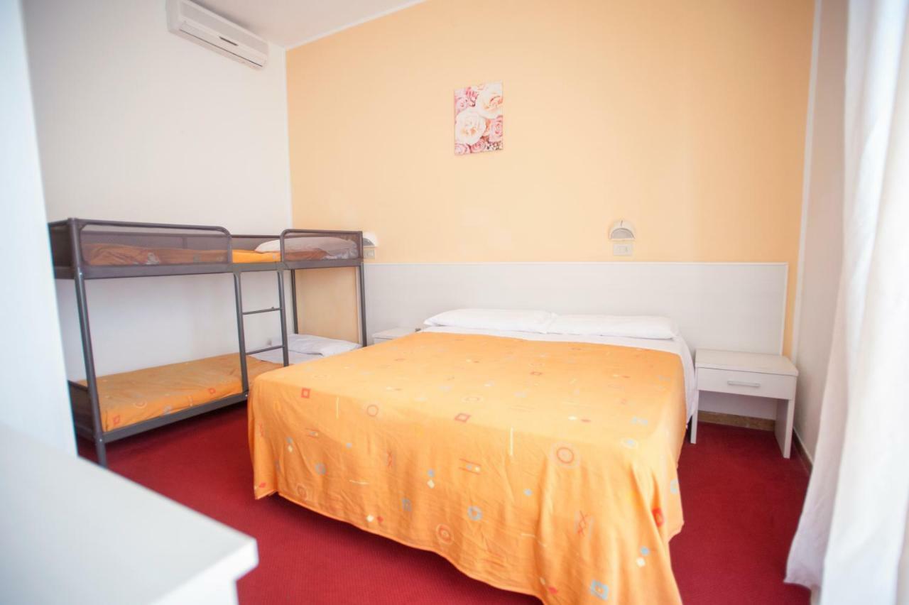 Villa Silvie Rose Cesenatico Eksteriør billede