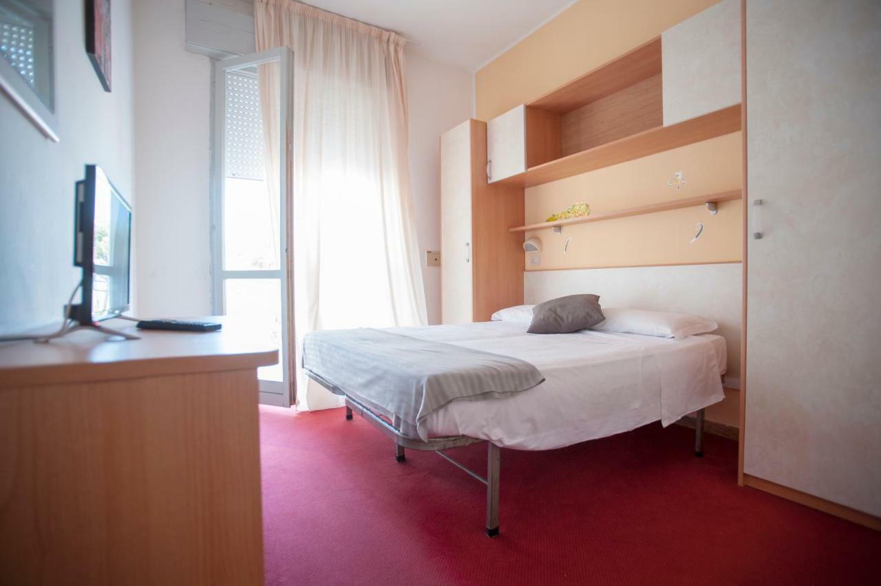 Villa Silvie Rose Cesenatico Eksteriør billede